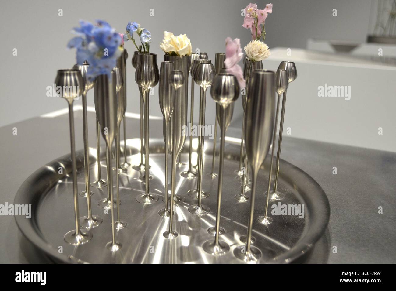 Metal vases from the Flower/Metal collection realized by Japanese grupo ...
