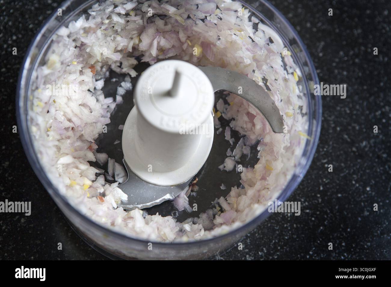 How to Chop an Onion in a Food Processor: Quick & Easy Guide