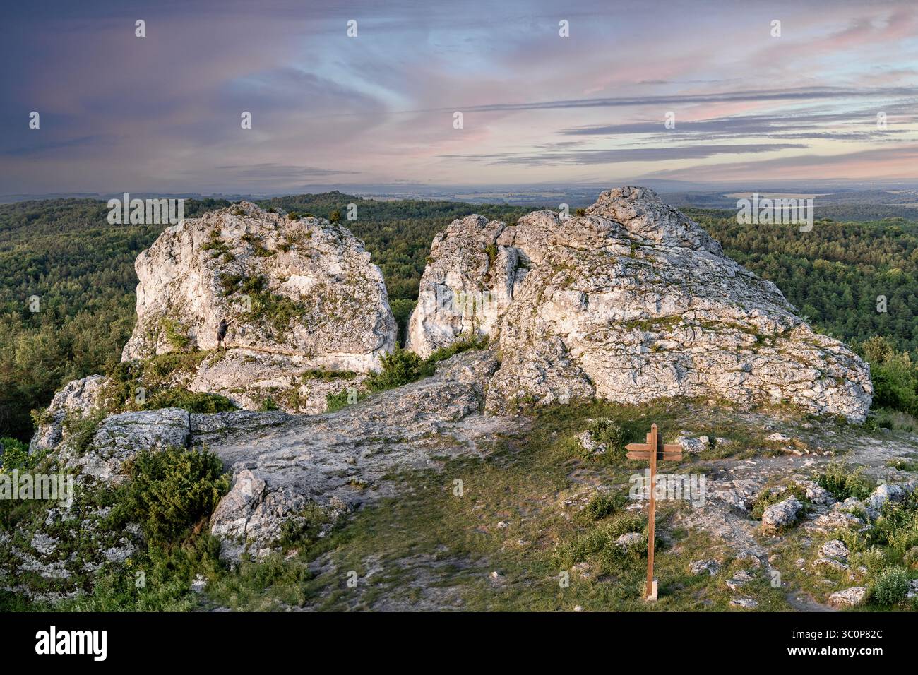 Limestone Range Jurassic limestone range hi-res stock photography and images - Alamy