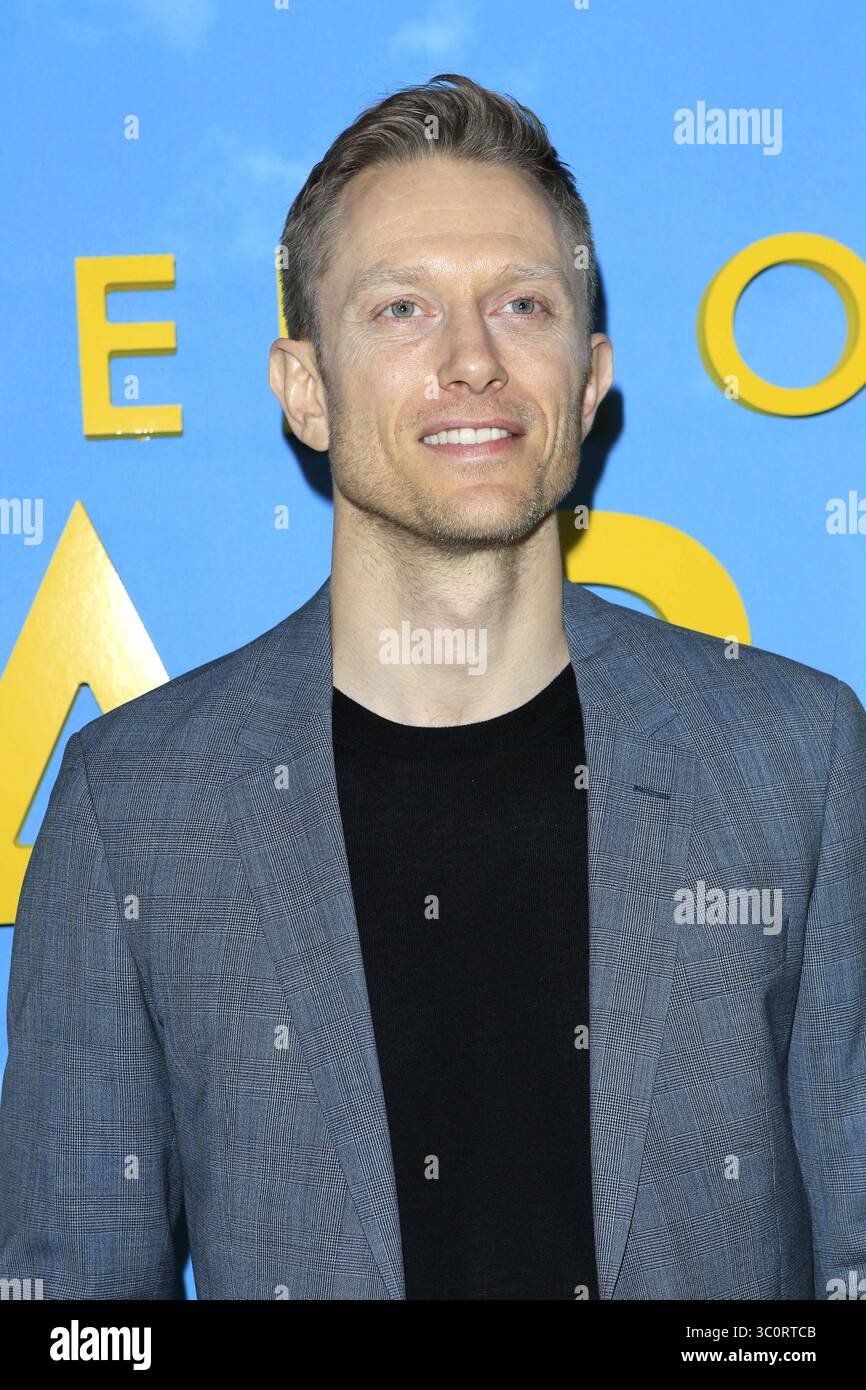 Jackson Browne Neil Young Nash GP シャツ Photos and Pictures - Jackson Brown arriving at the