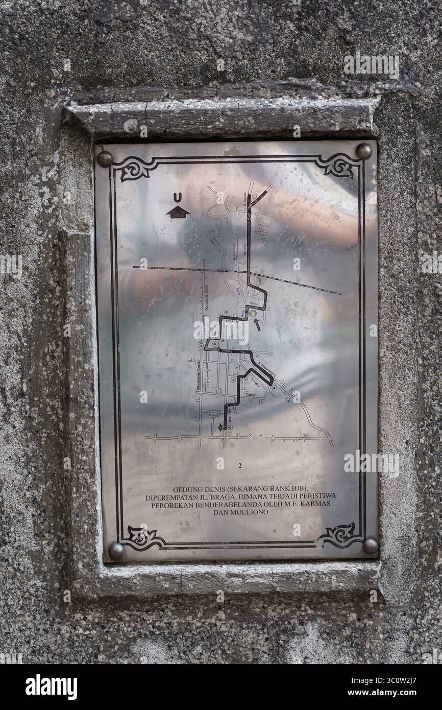 Bandung, indonesia, 21 July 2025. A historical memorial plaque made of steel, detailing the flag-tearing incident at Gedung Denis (Bank BJB). Stock Photo