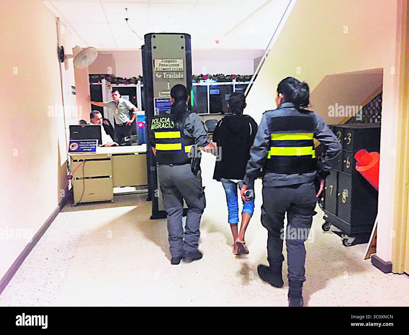 Mujer de costa rica hi-res stock photography and images - Alamy