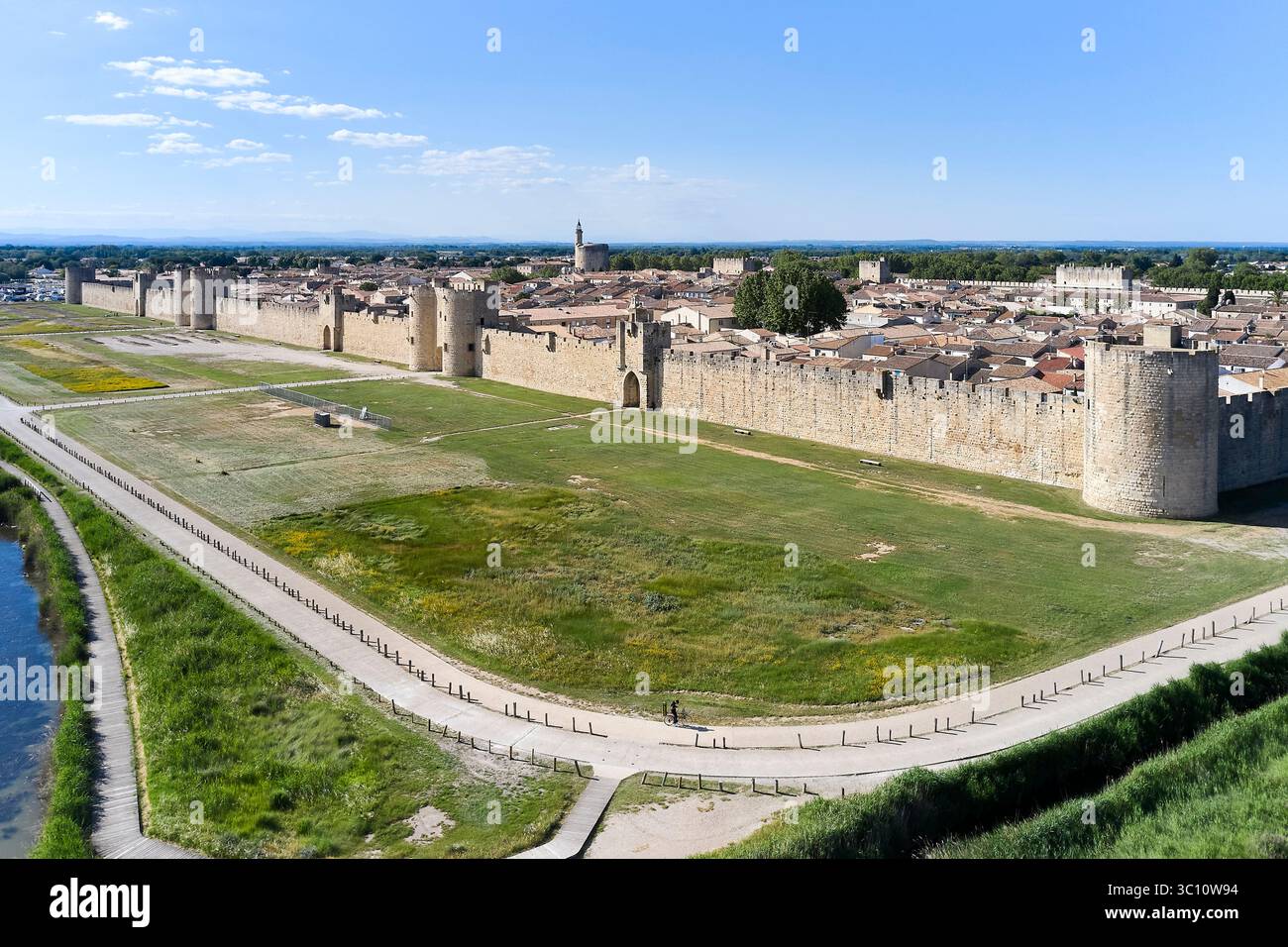 aigues-mortes-south-eastern-france-aerial-view-of-the-ramparts-and