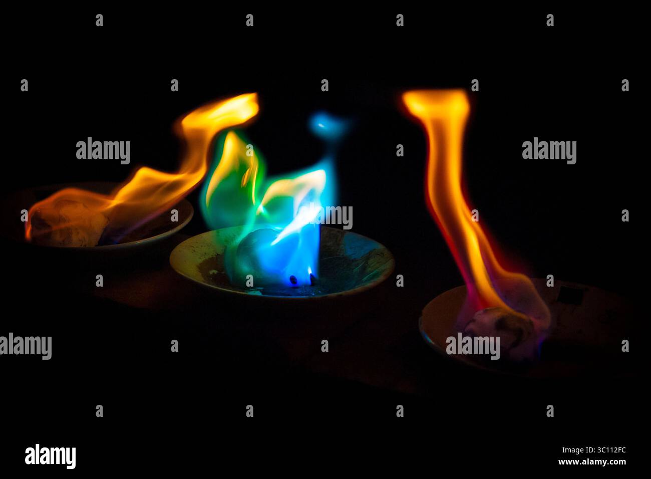 Popularizing and teaching science: flames of different colors, combustion Stock Photo