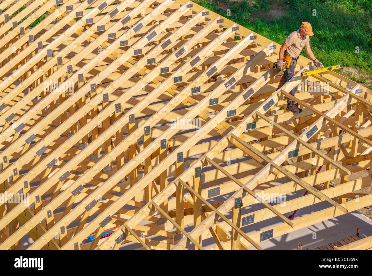 Construction worker installs roof beams hi-res stock photography and ...