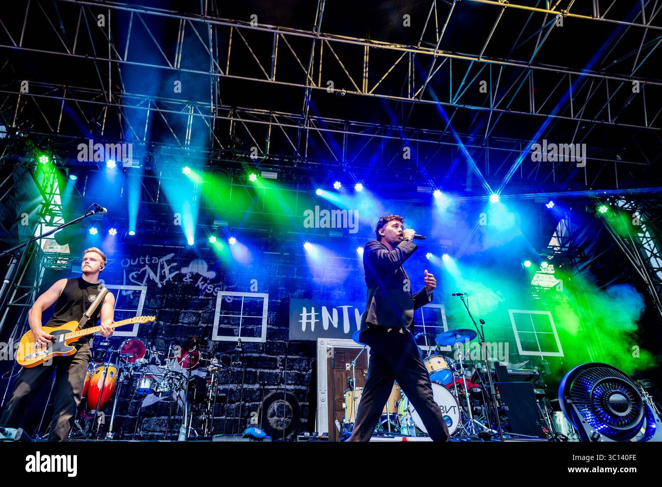Ben Edwards â?? lead vocalist and frontman of Acrobvt during ACROBVT ...