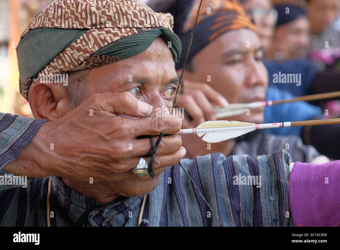 An old man draws hi-res stock photography and images - Alamy