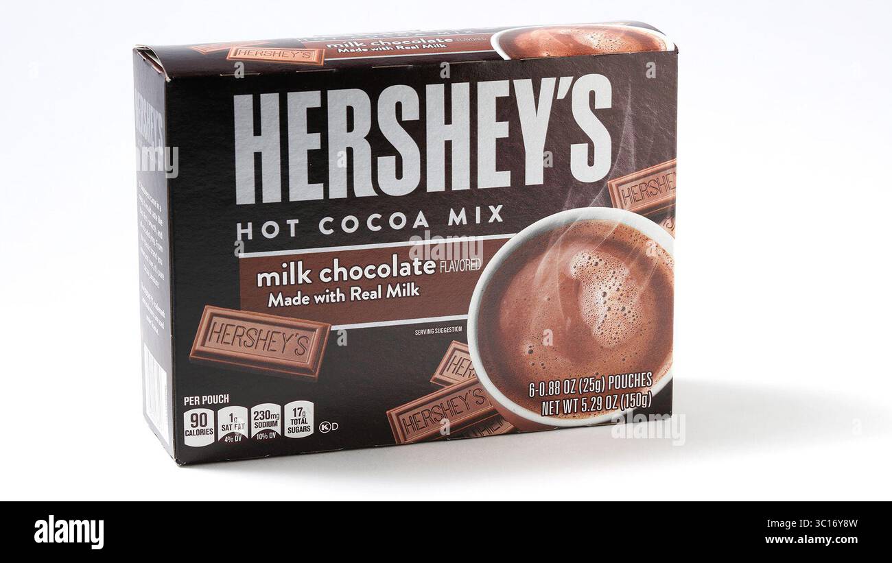 January 10, 2019 - Chicago, IL, USA - ''I wouldn't mind a nice big mug of this by the fire,'' said one taster. Hershey's had a rich mahogany color and felt velvety on the tongue. It felt more adult, like drinking liquid chocolate. However, one taster said it smelled like chemicals, and another detected a sourness to the flavor. $2.79/box, six servings; 47 cents/serving. (Credit Image: © E. Jason Wambsgans/Chicago Tribune/TNS via ZUMA Wire) Stock Photo