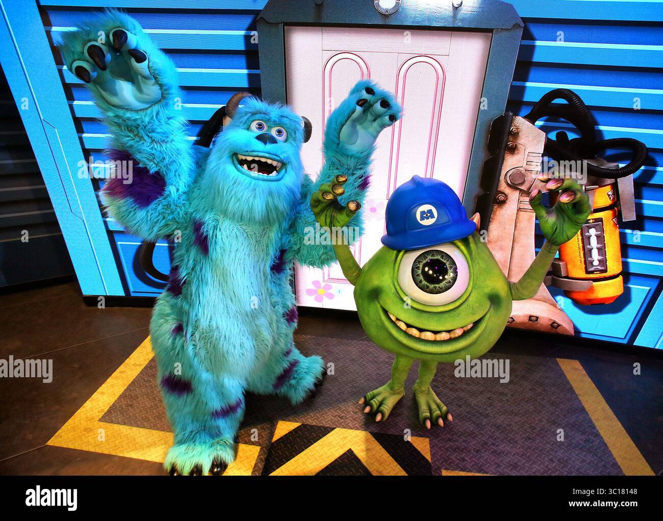 monsters inc and finding nemo Disney Manga : The Pixar Collection (Box Set) main image 0