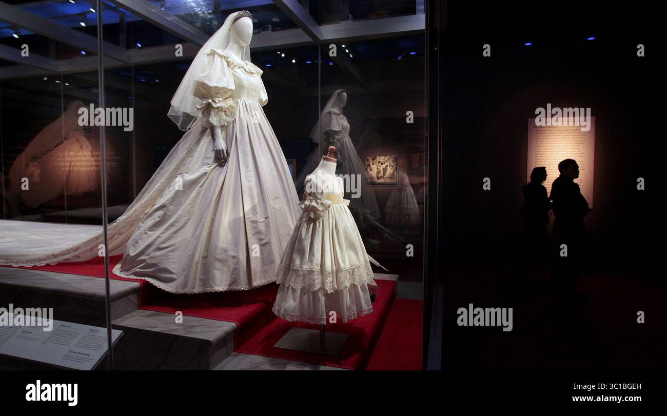 The wedding dress diana hi-res stock photography and images - Alamy The wedding dress diana hi-res stock photography and images - Alamy