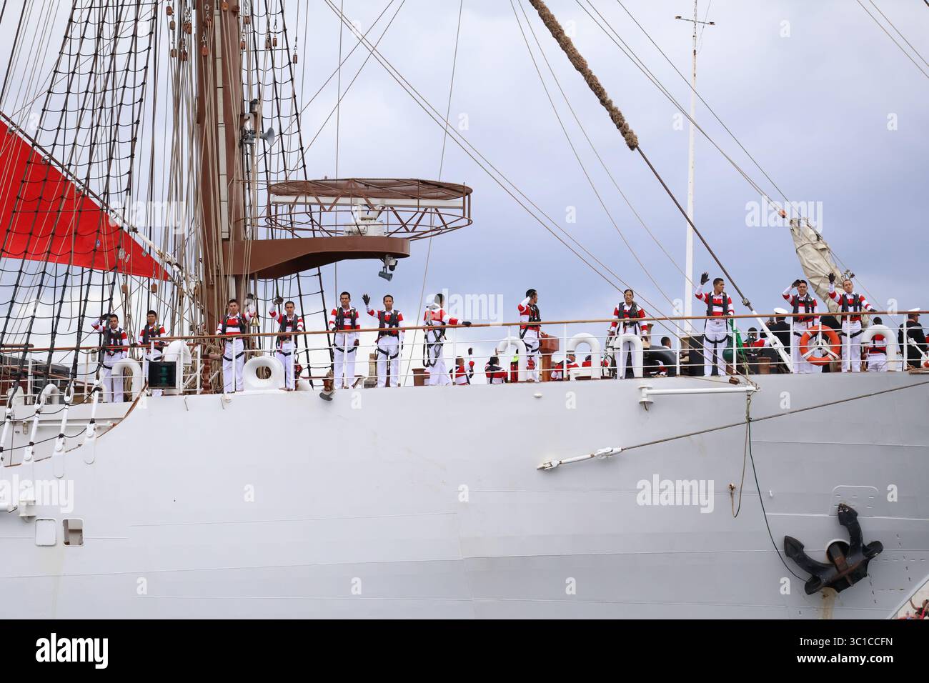 Aberdeen 22nd July 2025 Scotland Crew of Bap Union Peru Tall Ship Waving to crowd from the deck Stock Photo