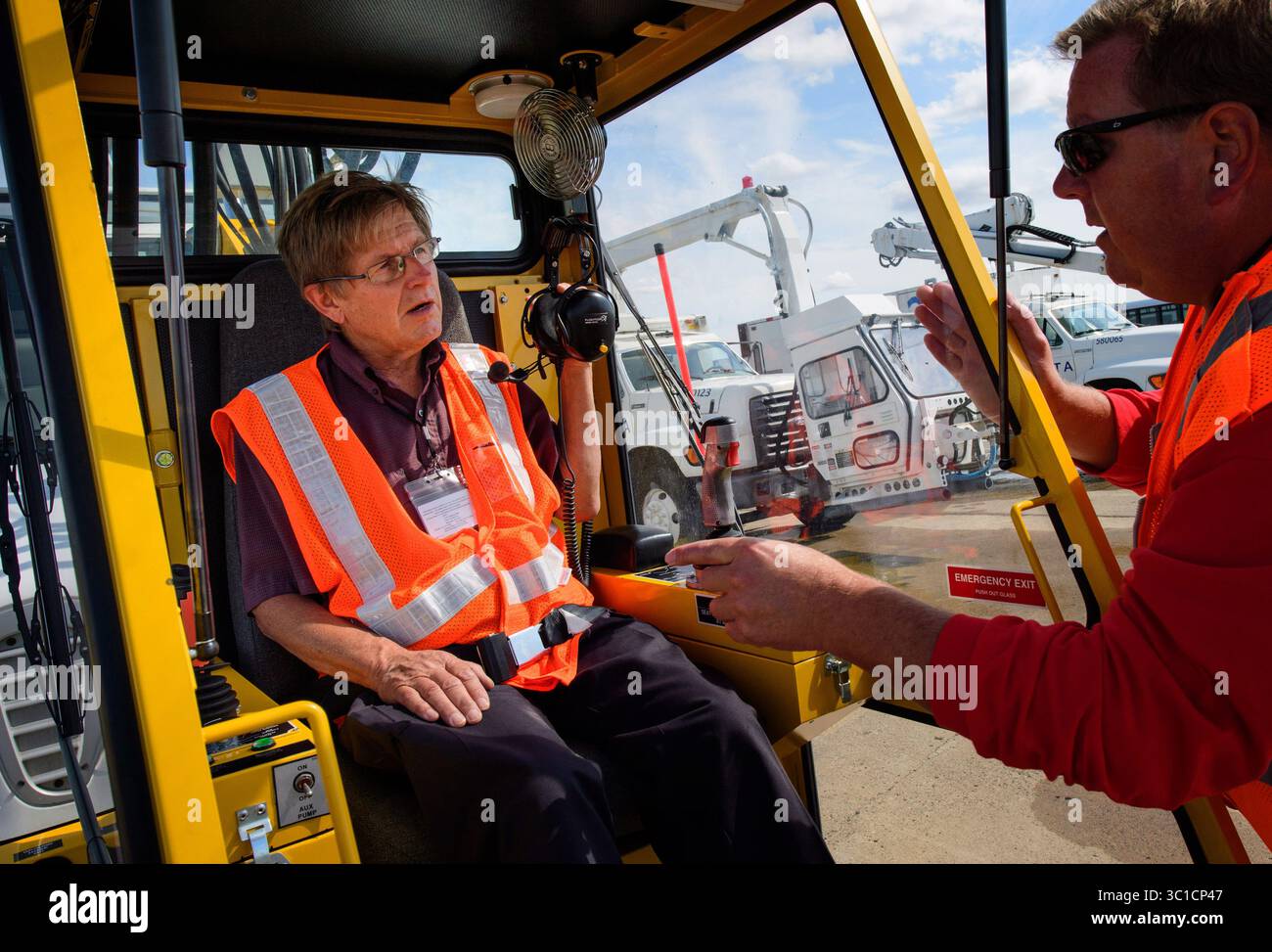 August 25, 2016 - Bloomington, Minnesota, USA - Keith Kimber, who works for Delta in Milwaukee received last minute instructions before taking the most advanced deicer to the old DC-9 for training. Thursday, August 25, 2016 Delta Air Lines is doing its annual de-icing training at Minneapolis St. Paul International Airport where it brings in hub managers from around the U.S. to train them in the latest and greatest practices for ice removal. (Credit Image: Glen Stubbe/Minneapolis Star Tribune/TNS via ZUMA Wire) Stock Photo