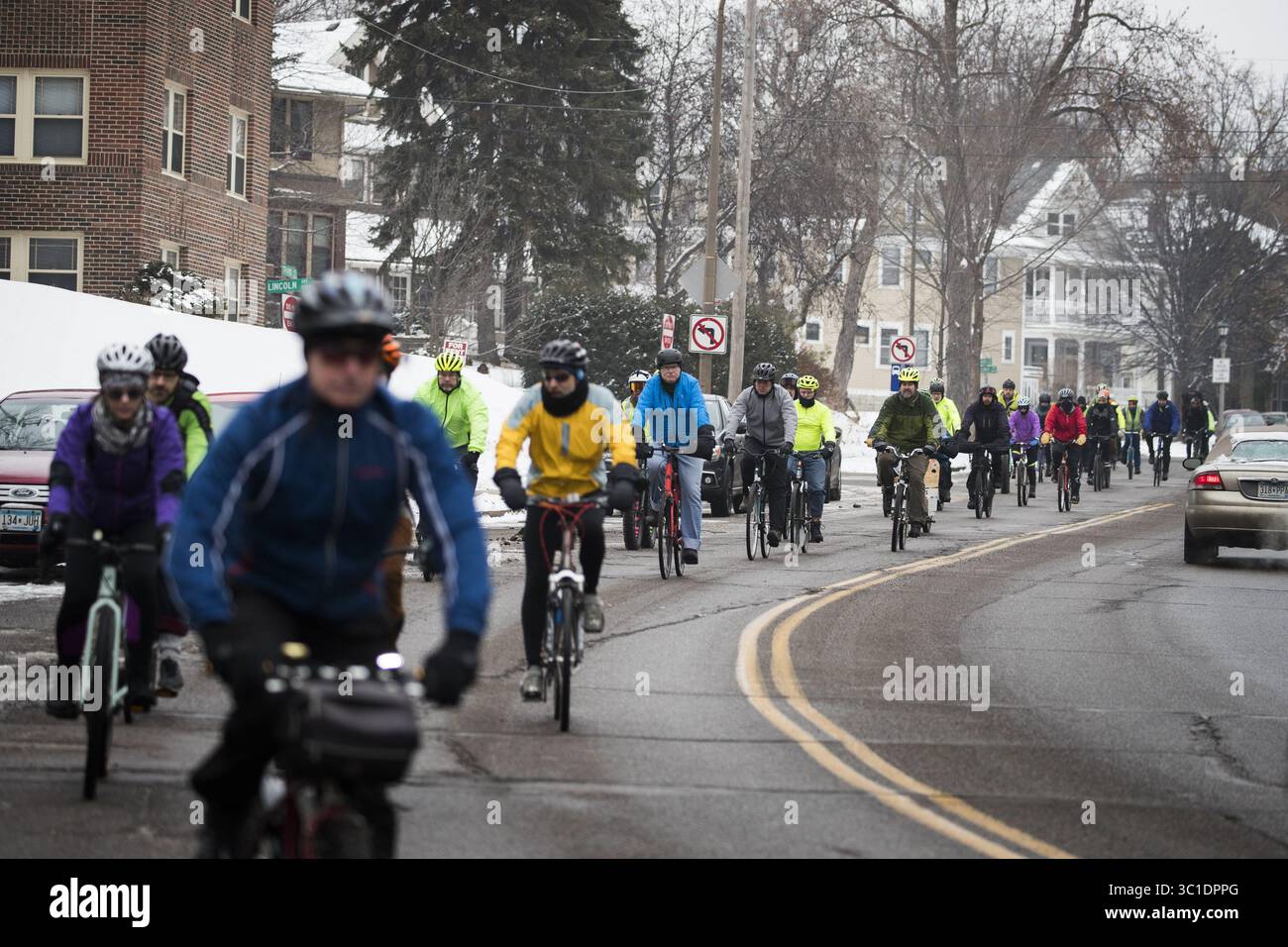 Crashed bicyclist hi-res stock photography and images - Alamy