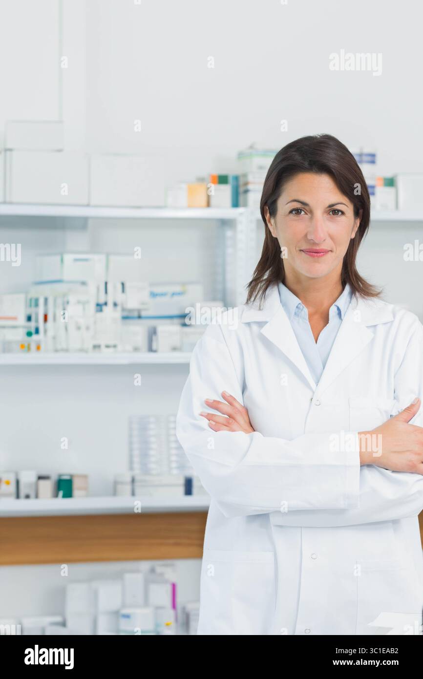 Female pharmacist pill bottles hi-res stock photography and images - Alamy