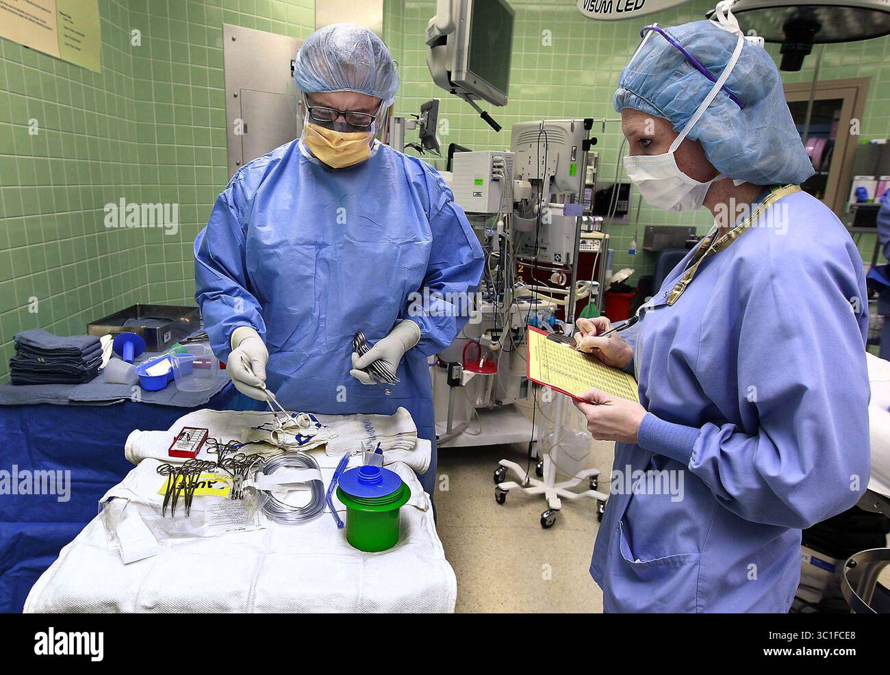 Feb. 25, 2015 - Minneapolis, MN, U.S. - Surgical Technician Jesse Alonzo, left, and Brenda Hall, circulator of the ER, counted equipment to be used in a surgery at the University of Minnesota Medical Center, Wednesday, February 15, 2015 in Minneapolis, MN. (/STAR TRIBUNE) (Credit Image: Elizabeth Flores/Minneapolis Star Tribune/TNS via ZUMA Wire) Stock Photo
