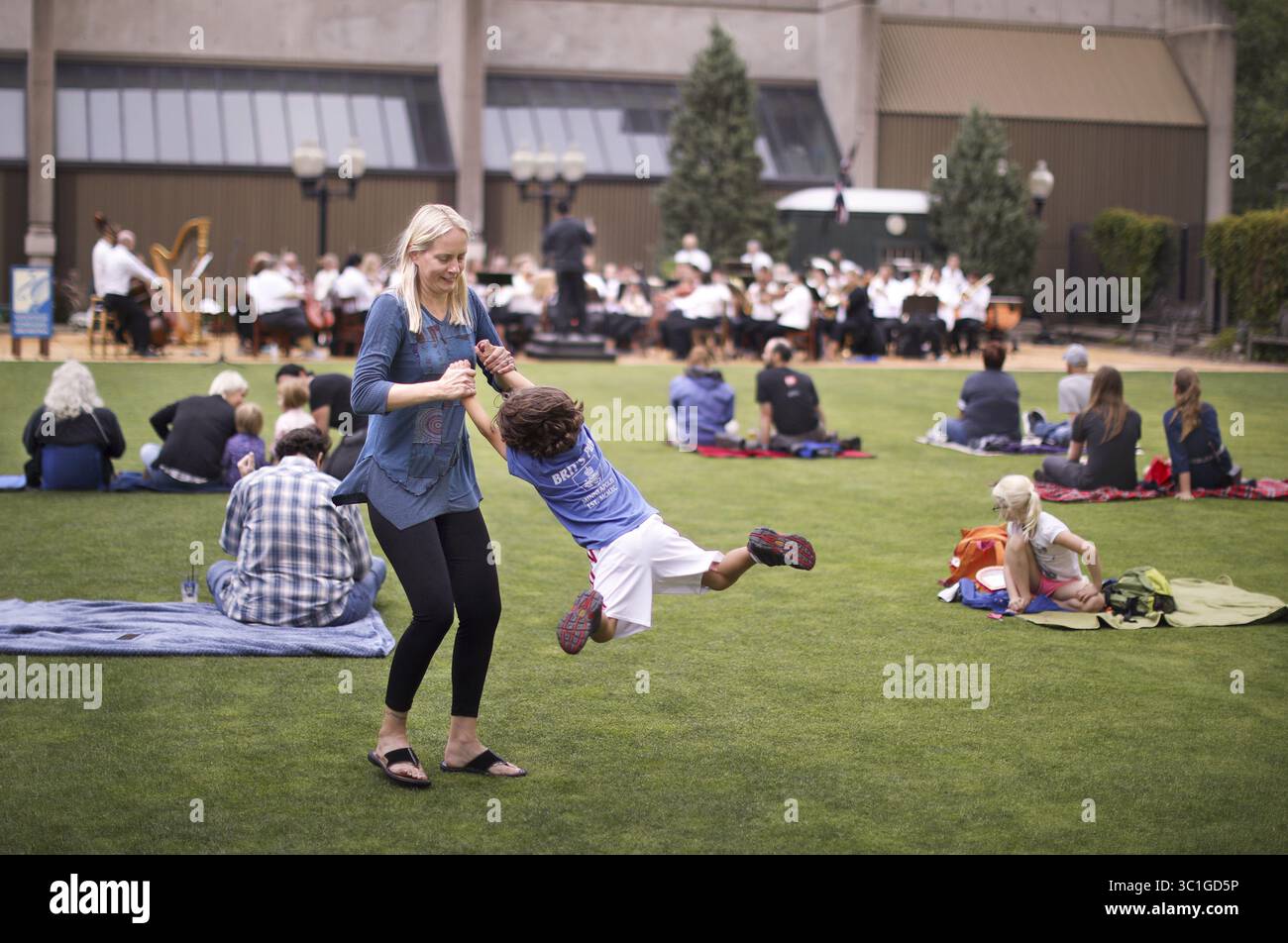 Lake harriet bandshell hi-res stock photography and images - Alamy