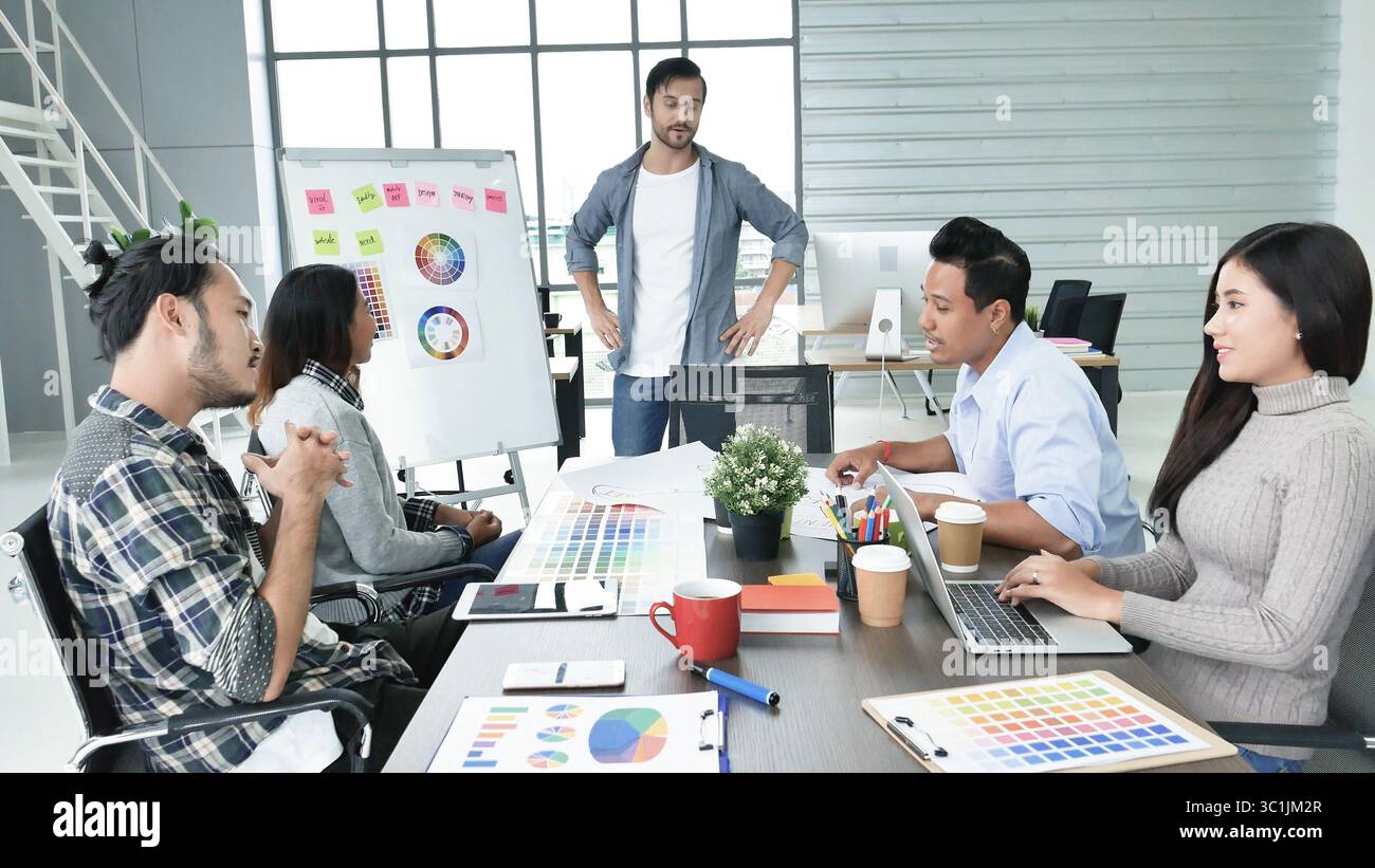 Diversity multiethnic team group of business people Present meeting ...