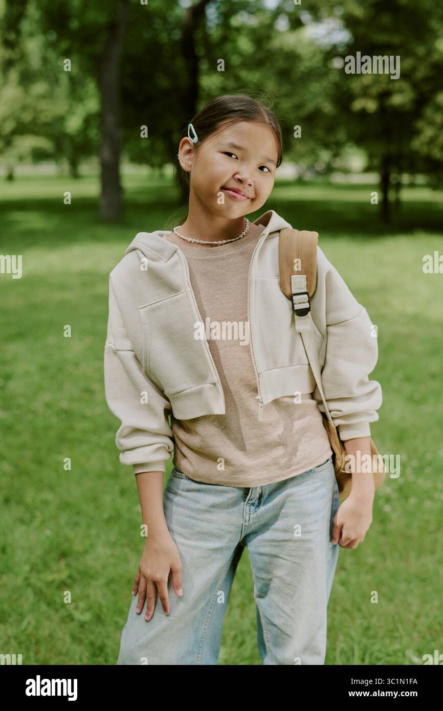 Preteen girl hi-res stock photography and images - Alamy