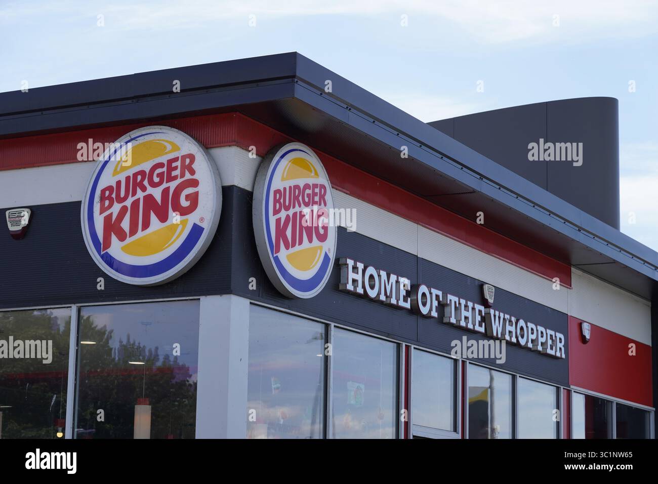 Burger king logo signs hi-res stock photography and images - Alamy