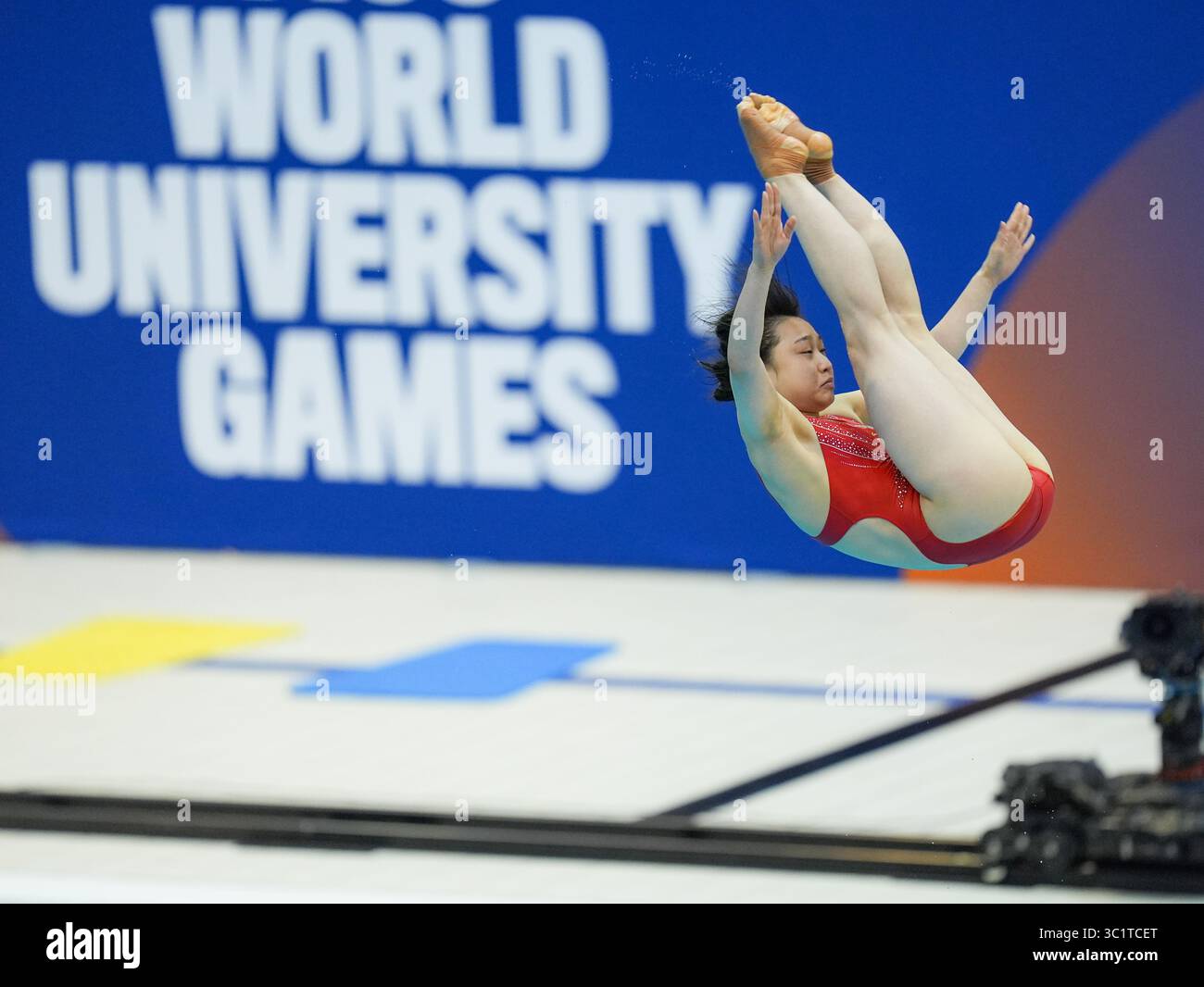 (250723) -- BERLIN, July 23, 2025 (Xinhua) -- Wang Yi of China competes ...