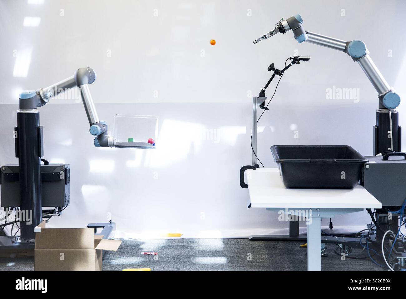 June 7, 2017 - Google Robotics Lab iniciÃÂ³, en el 2013, un ambicioso y llamativo esfuerzo por crear robots. Ahora, sus objetivos son mÃÂs modestos, pero la tecnologÃÂa es sutilmente mÃÂs avanzada. (Credit Image: © La Nacion via ZUMA Press) Stock Photo