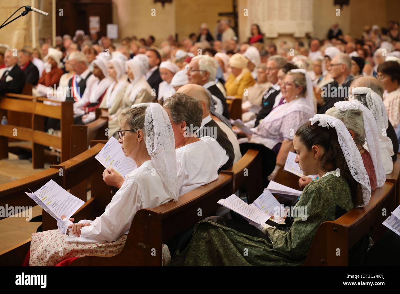 Catholic mass in the Occitan language and in traditional Périgord dress ...