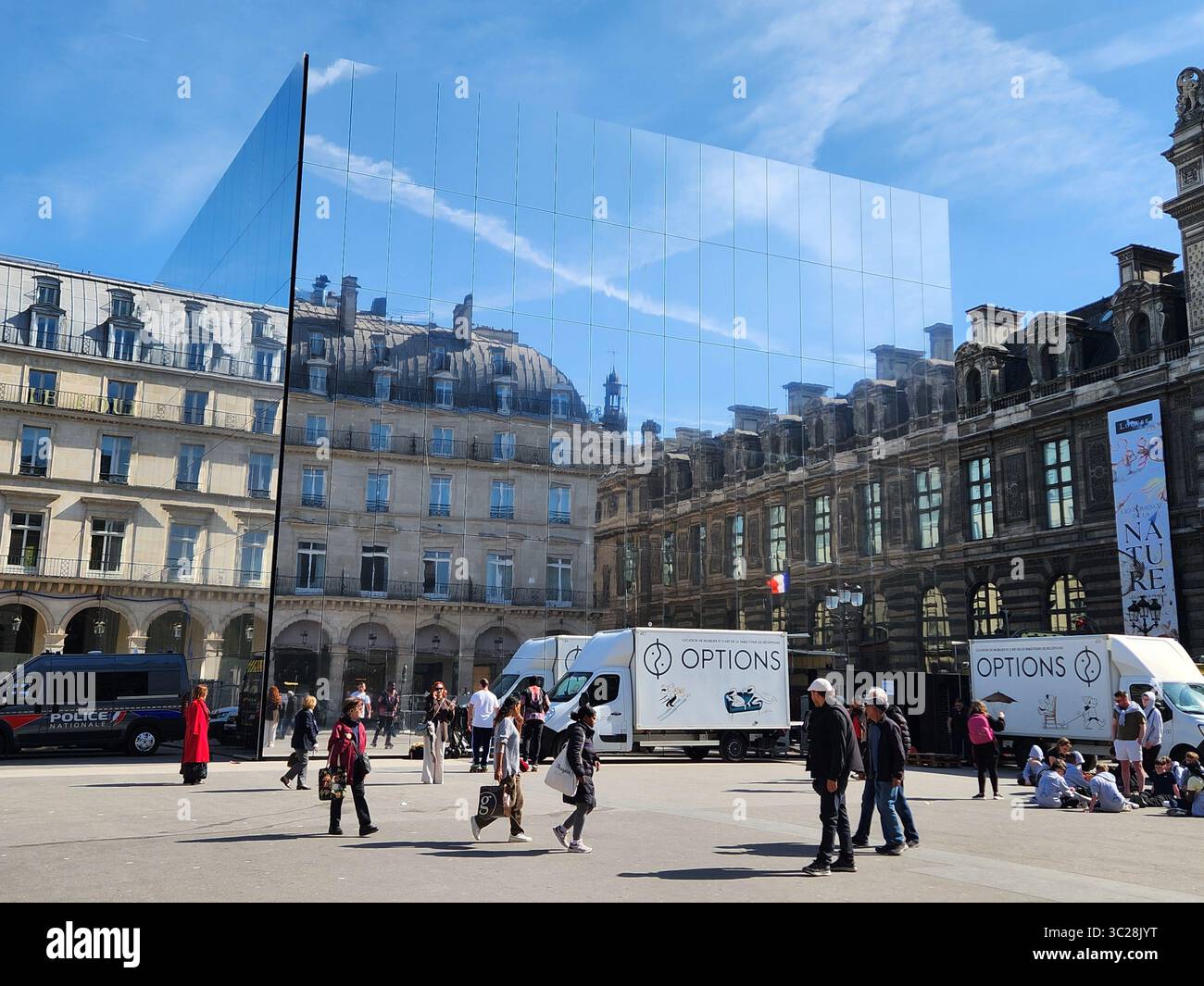 invisible building paris Stock Photo - Alamy