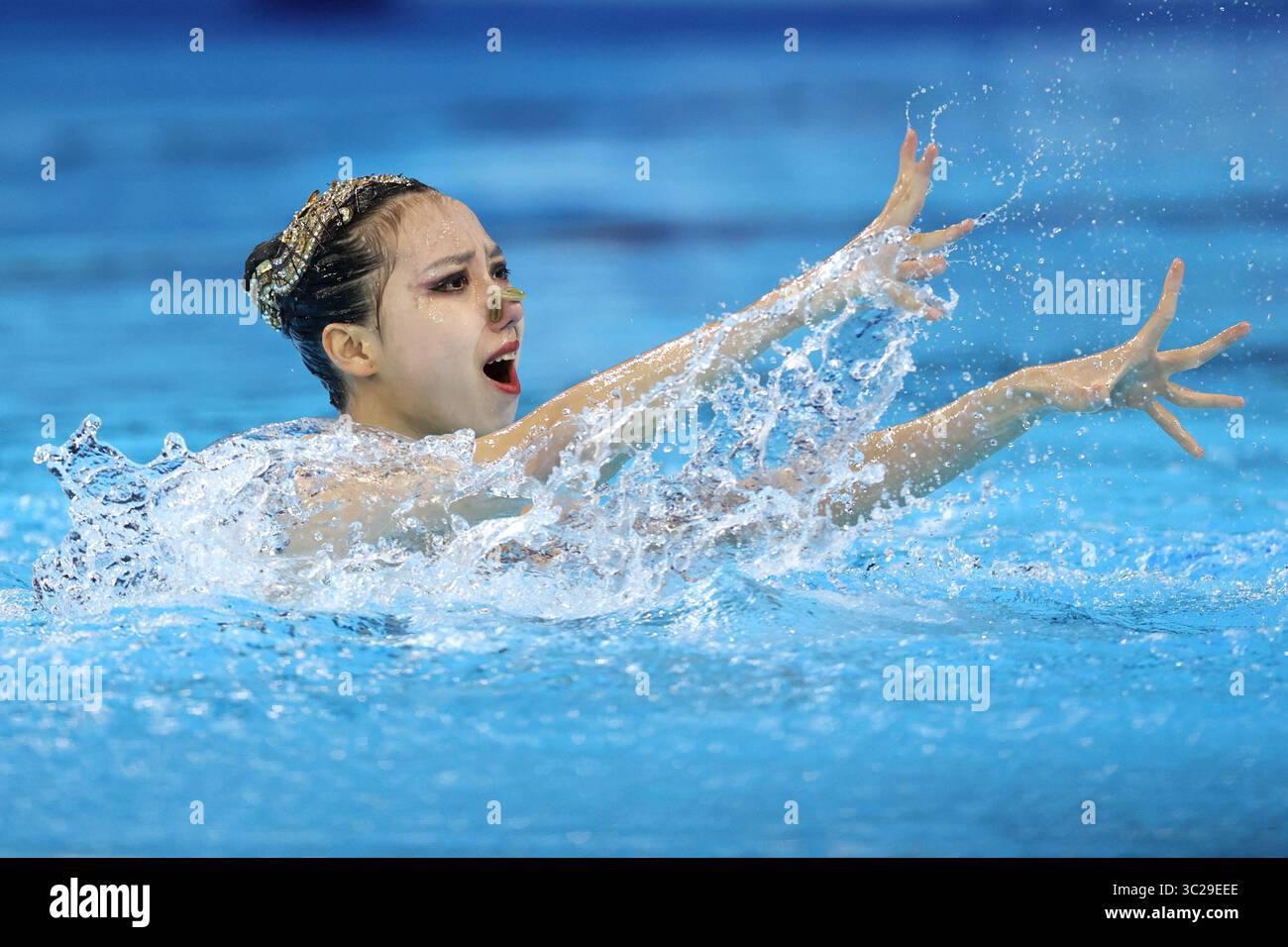 Singapore City, Singapore.22th July 2025. Chinese artistic swimmer Xu ...