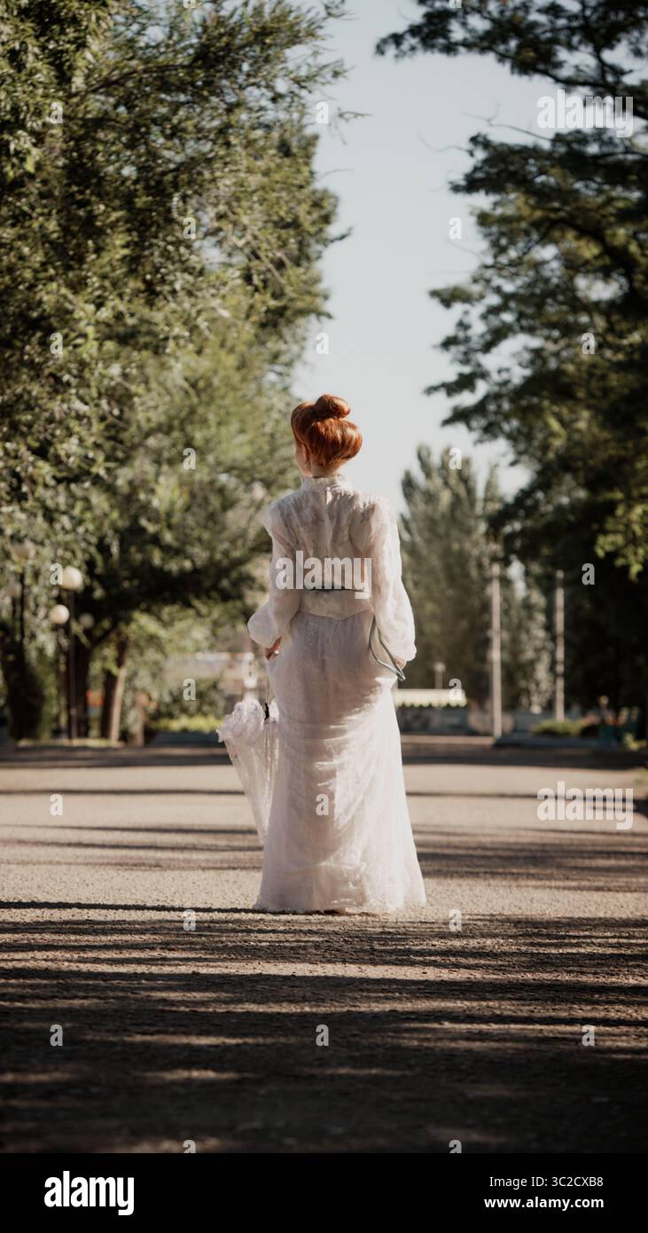 1940s woman walking away hi-res stock photography and images - Alamy