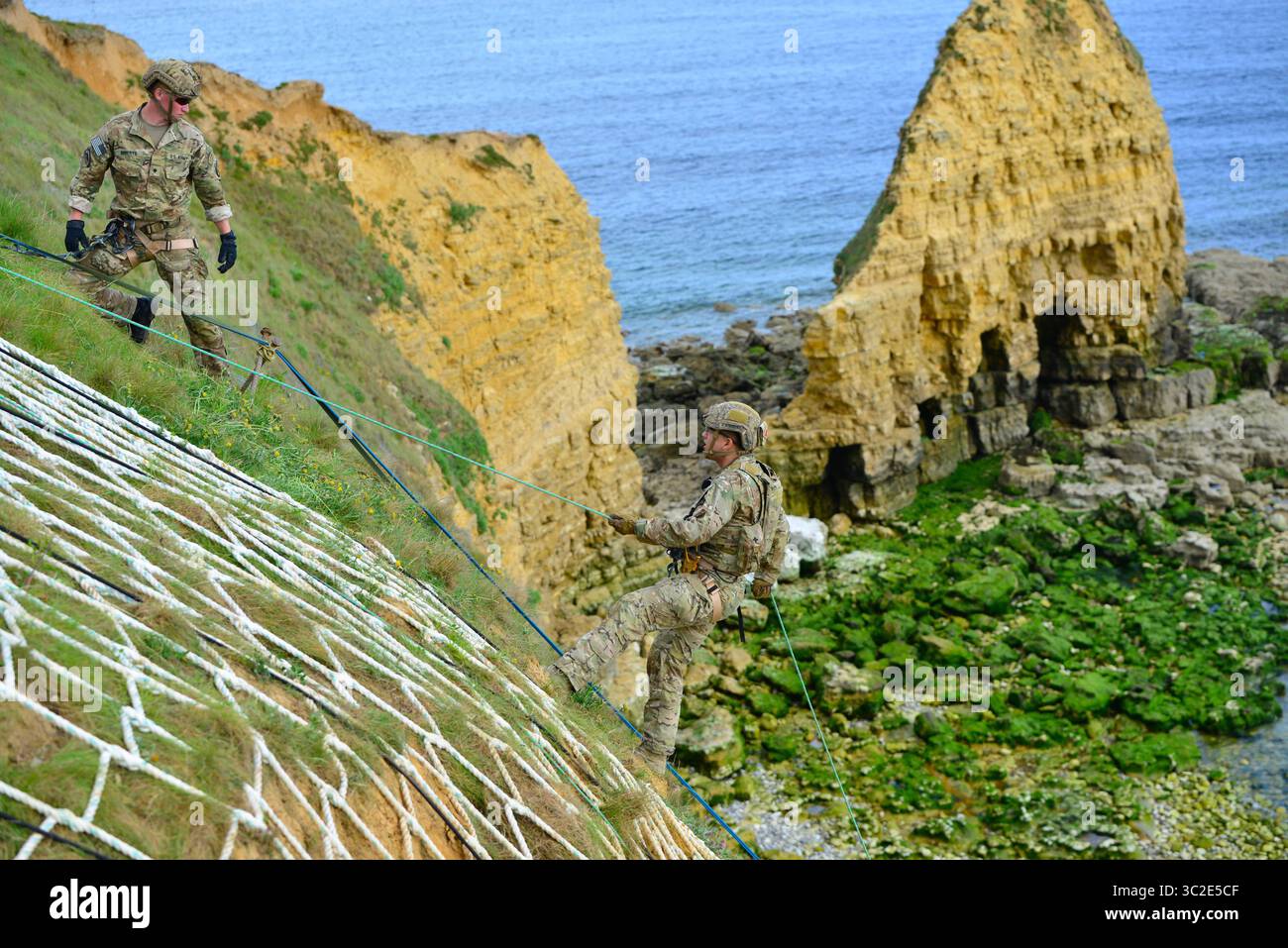 75th Ranger Rope Climb Members 75th ranger hi-res stock photography and images - Alamy