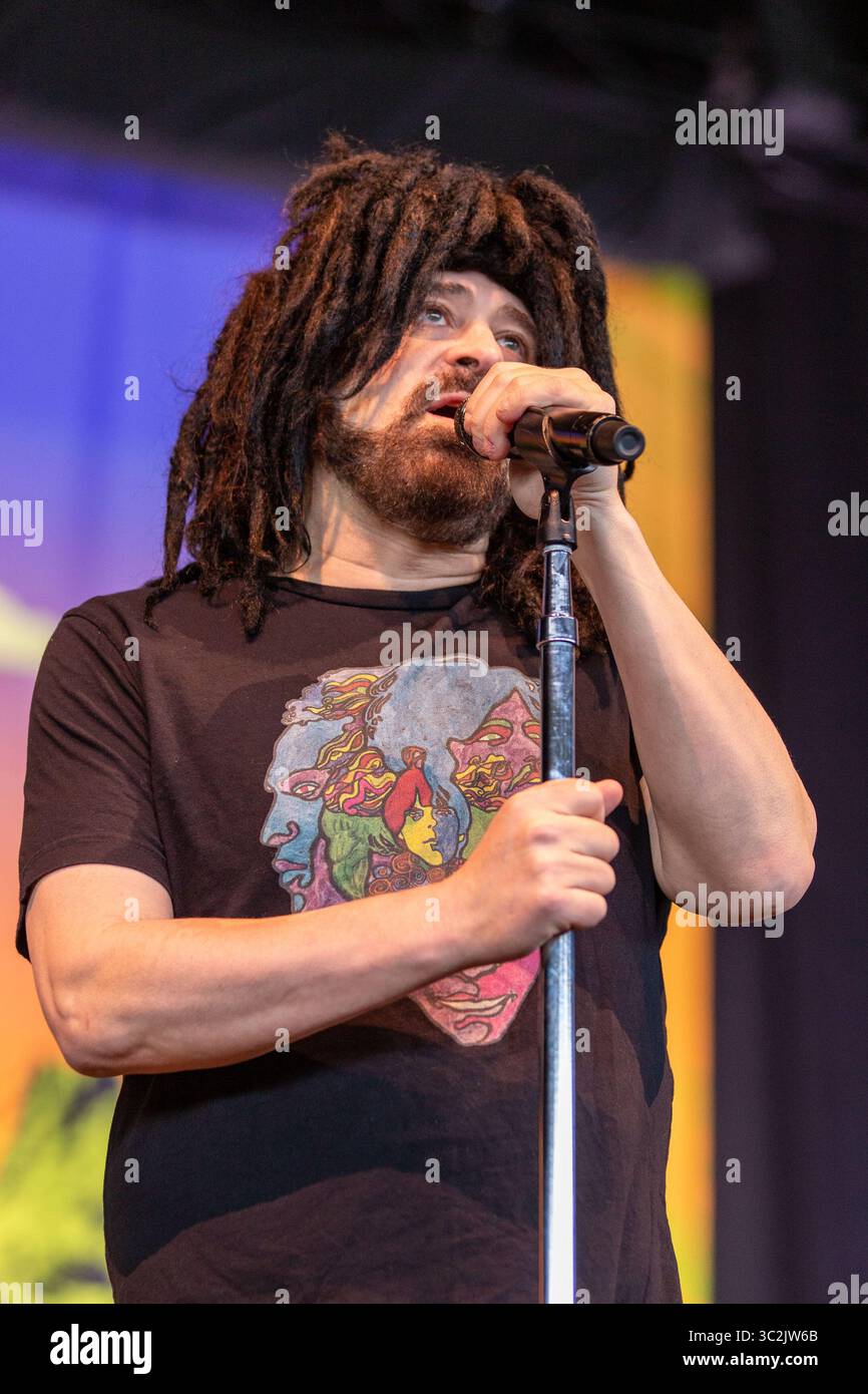 Counting crows performance hi-res stock photography and images - Alamy