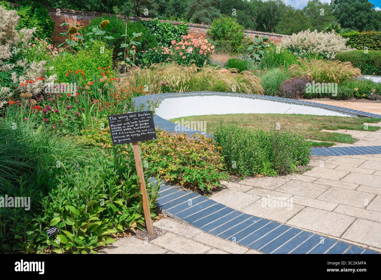 Walled garden england hi-res stock photography and images - Alamy
