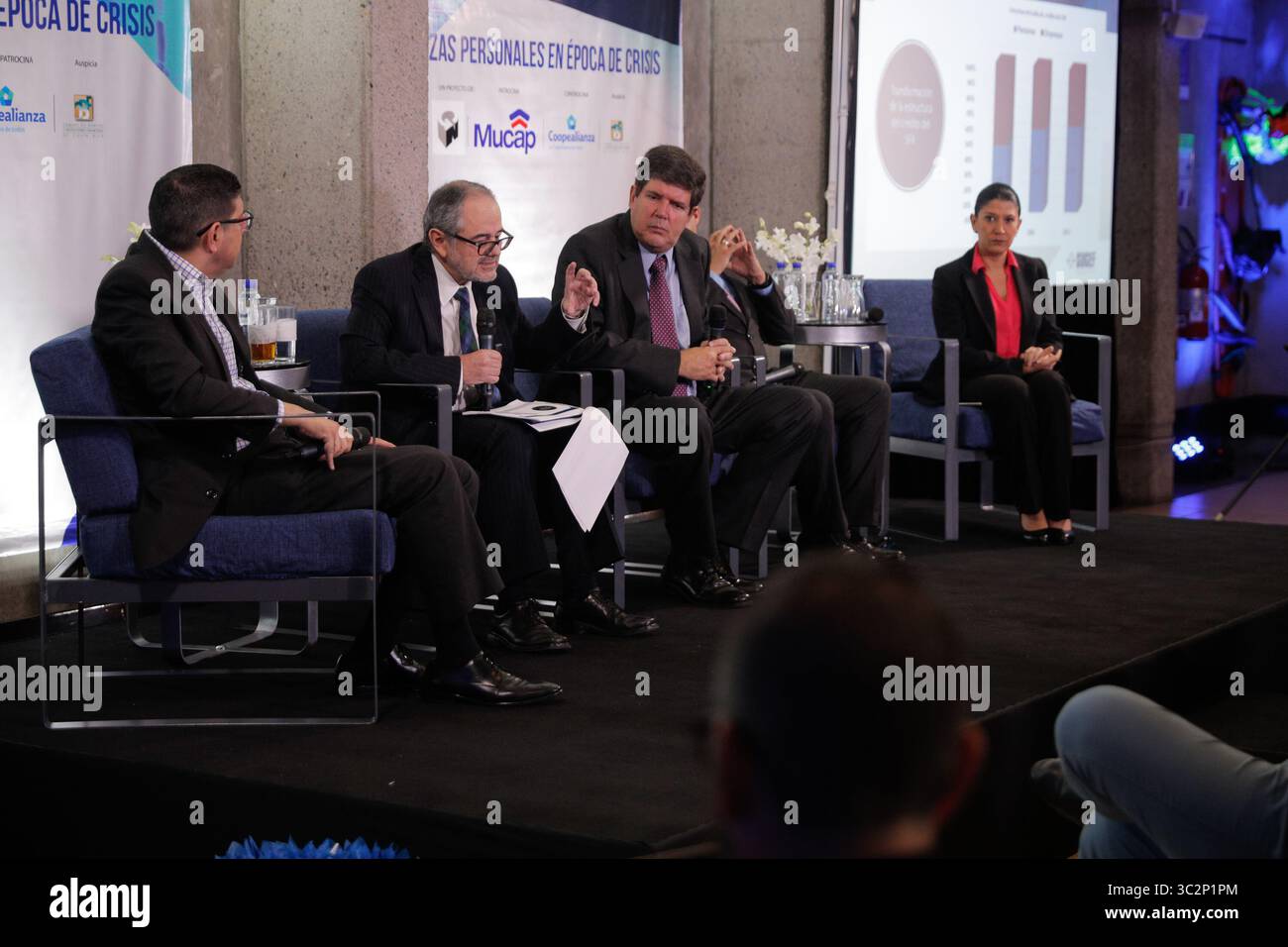 Jeff Angulo Sobre los bancos hi-res stock photography and images - Alamy