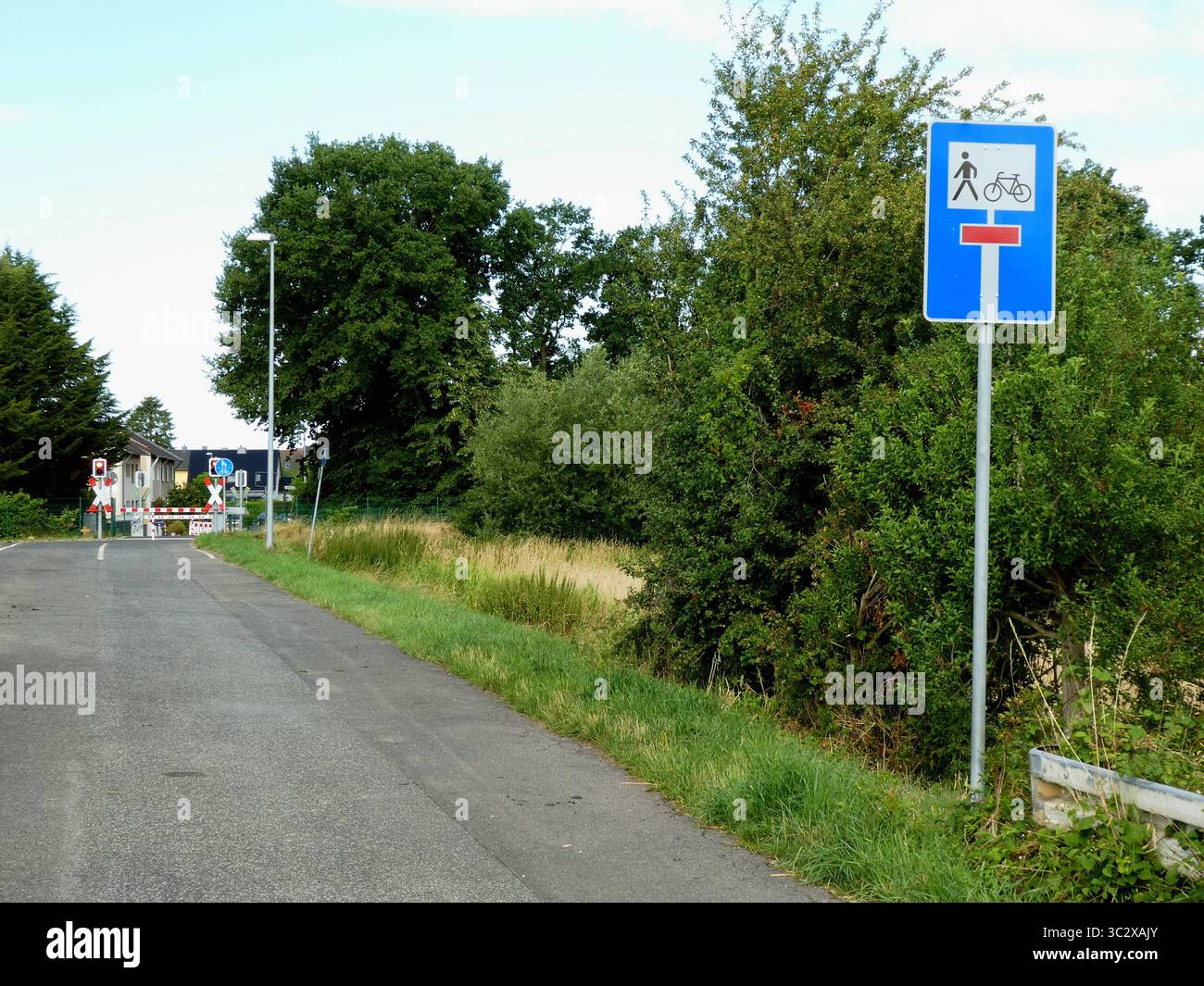 Wunderbar Sie Mchten Ausserorts Radfahrer Oder Fussgnger Berholen Fotosnull