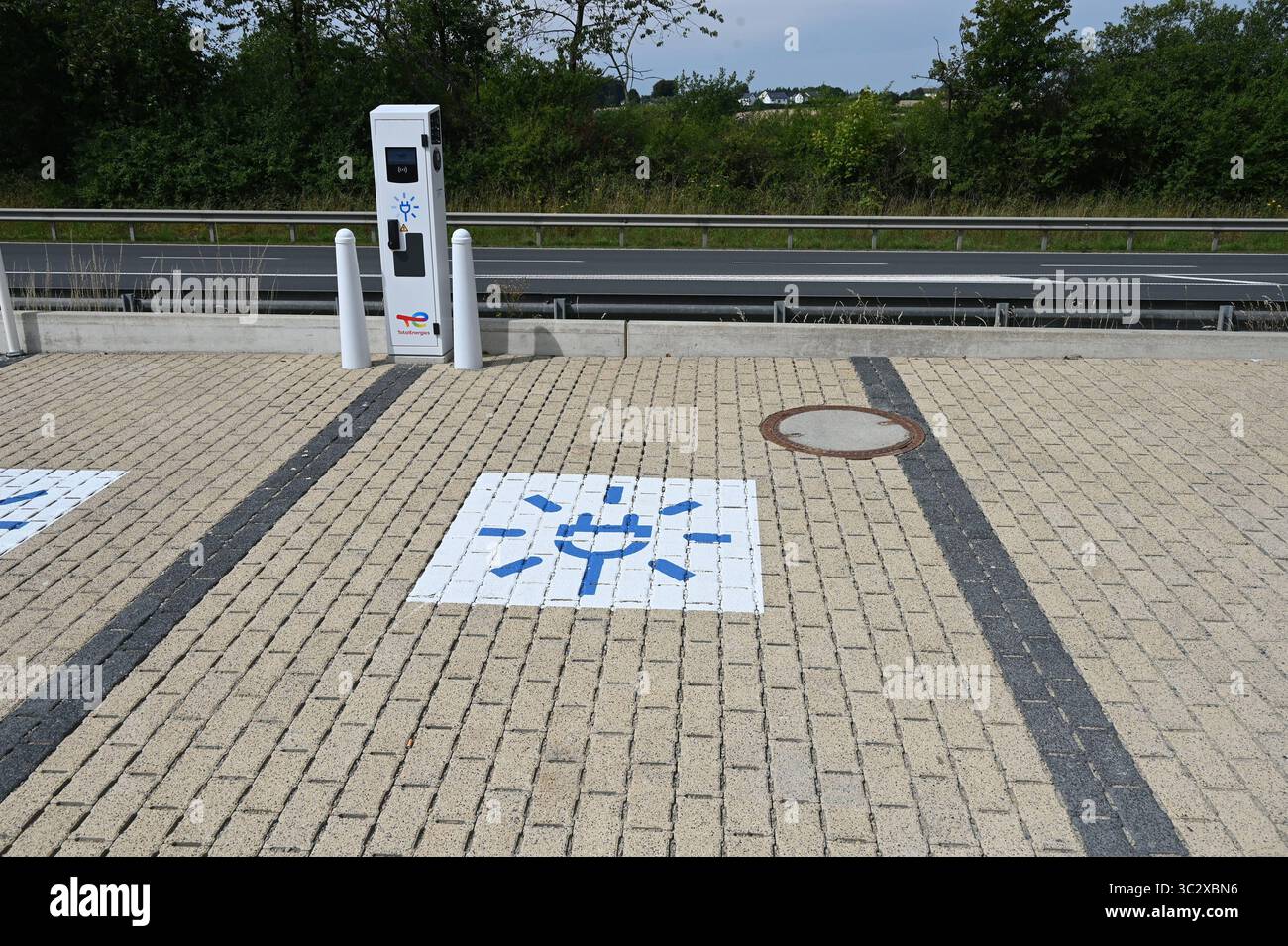 Stromtankstelle Aufkleber, Quadratisch, 30x30 Mm – Wetterfest, UV-beständig, Für Innen/außen