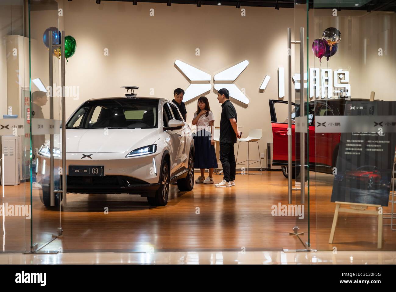 August 25, 2019, Shanghai, China: Customers experiencing a new car at the Chinese automobile manufacturer XPeng or Xiaopeng Motors store in Shanghai. (Credit Image: © Alex Tai/SOPA Images via ZUMA Wire) Stock Photo