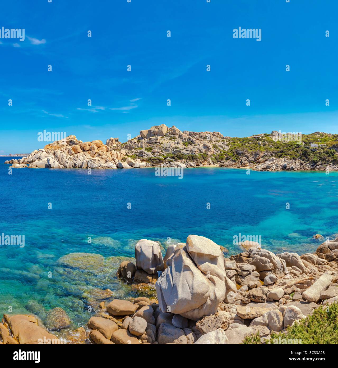 Crystal clear waters of Cala Spinosa bay on Capo Testa Stock Photo