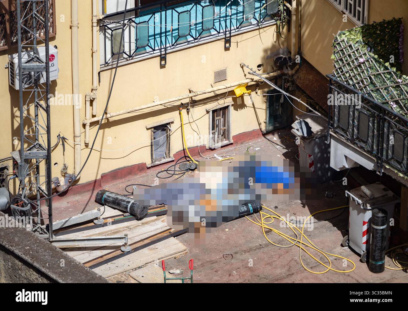 CRO July 25, 2025 Naples, Via San Giacomo dei Capri 156. Death at work ...