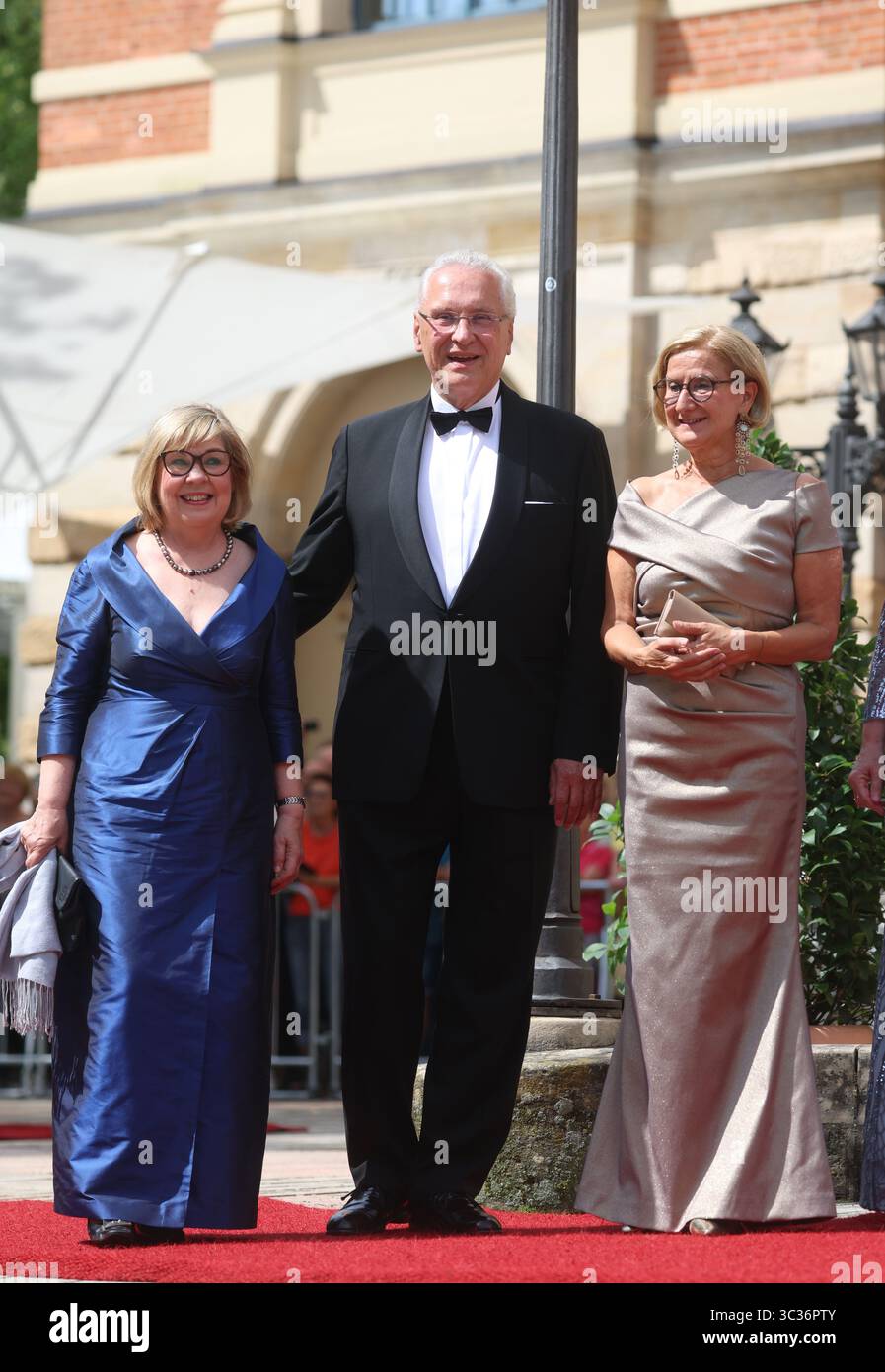 dress code bayreuth festival Dresscode: Wenn Knigge-Lady auf Wagnerianer trifft - News