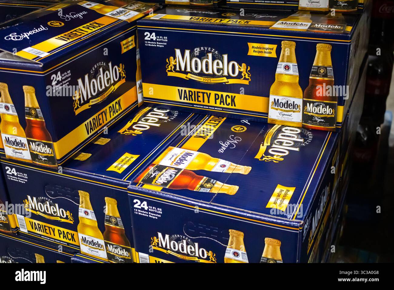 Modelo micro hi-res stock photography and images - Alamy