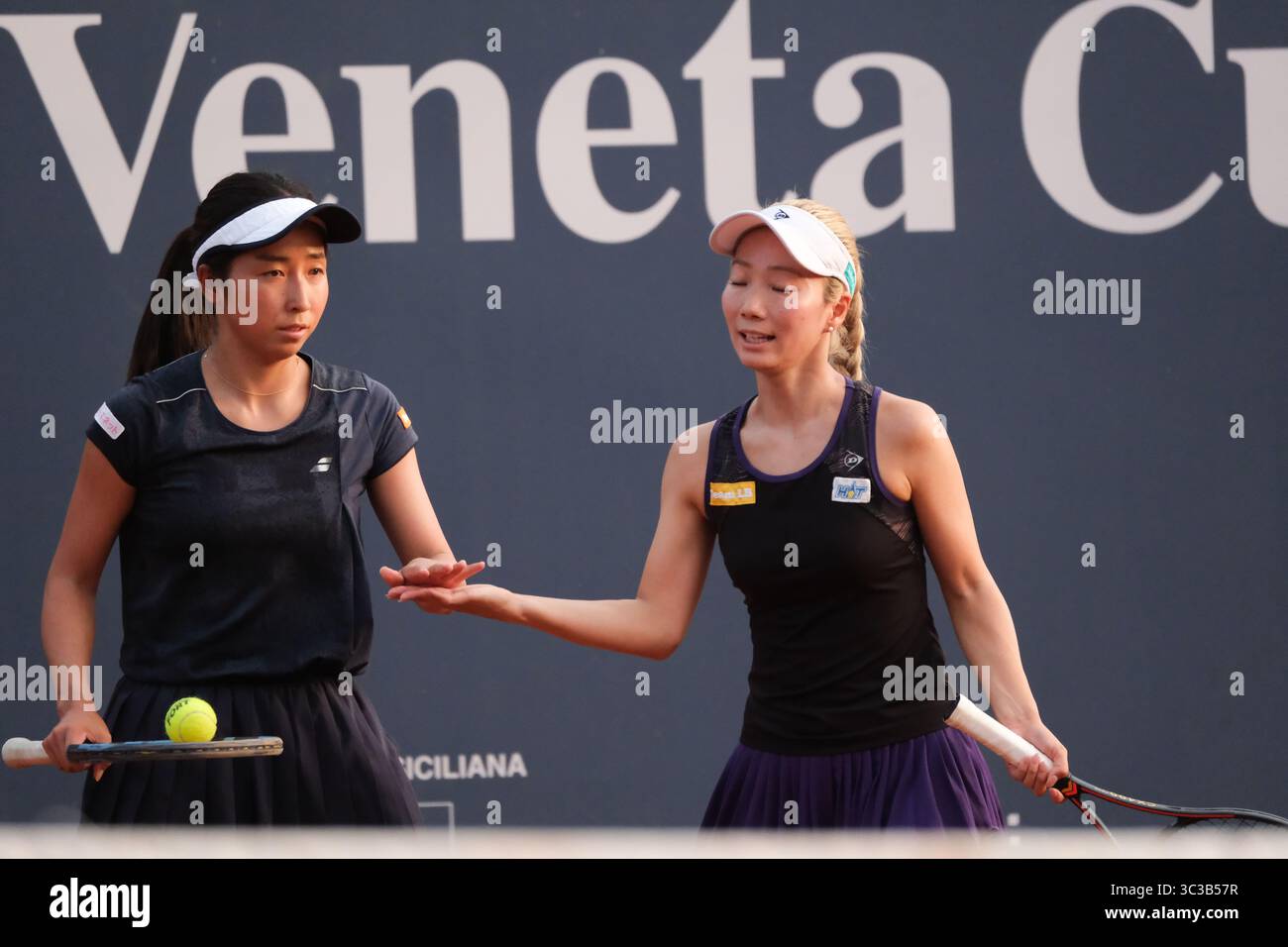 Palermo, Italy. 25th July, 2025. Renata Jamrichovs and Tara Wuerth in action against Momoko Kobori and Ayano Shimizu during the 36th Palermo Ladies Open at Country Time Club during 36° Palermo Ladies Open, International Tennis match in Palermo, Italy, July 25 2025 Credit: Independent Photo Agency/Alamy Live News Stock Photo