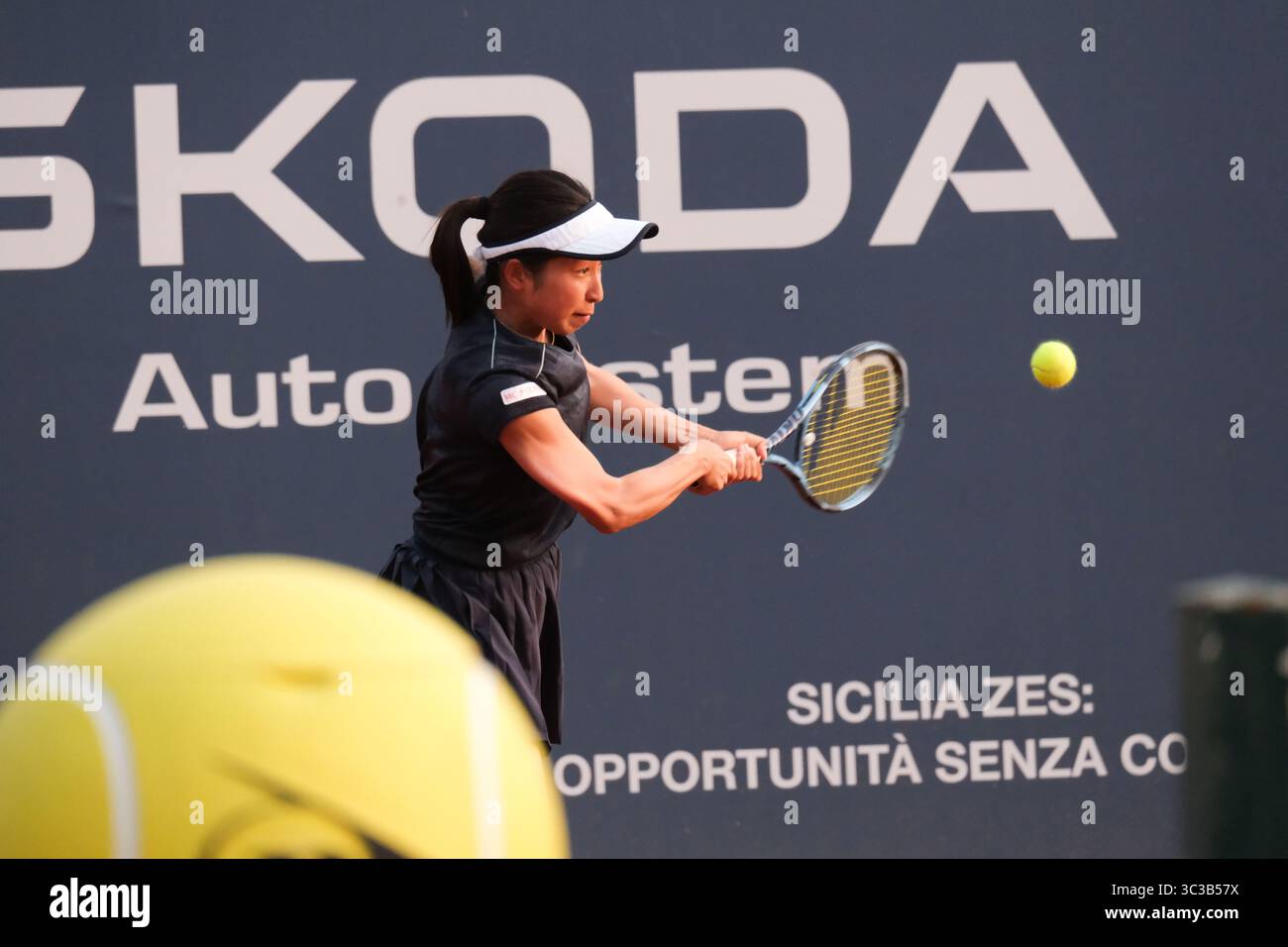 Palermo, Italy. 25th July, 2025. Renata Jamrichovs and Tara Wuerth in action against Momoko Kobori and Ayano Shimizu during the 36th Palermo Ladies Open at Country Time Club during 36° Palermo Ladies Open, International Tennis match in Palermo, Italy, July 25 2025 Credit: Independent Photo Agency/Alamy Live News Stock Photo