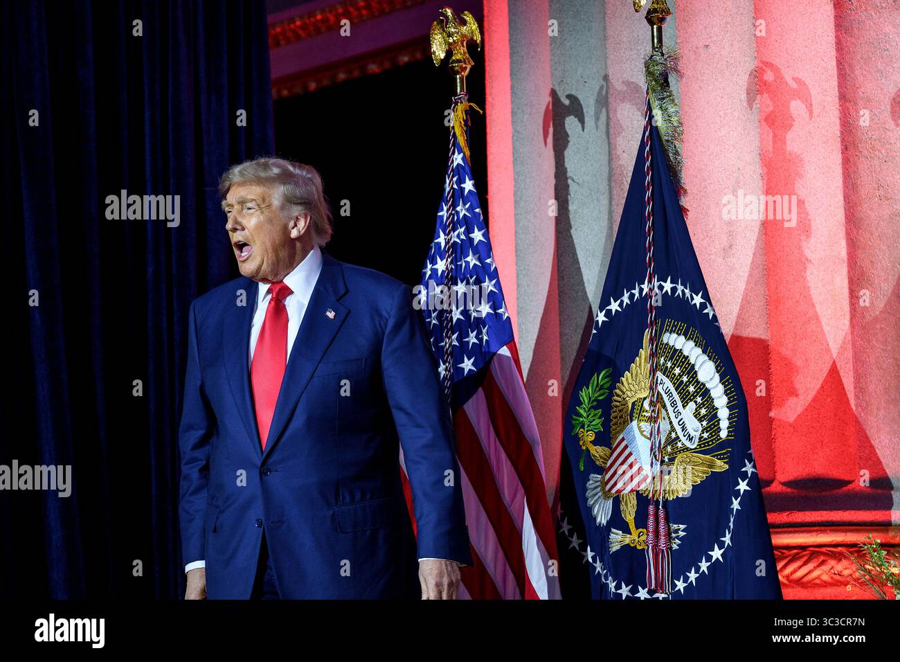 Shouting dictator hi-res stock photography and images - Alamy