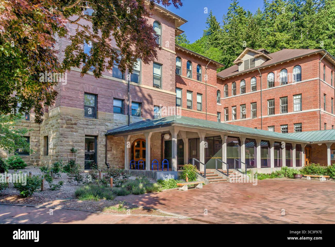 BELLINGHAM, WA, USA, MAY 27, 2025: Old Main on the campus of Western Washington University. Stock Photo