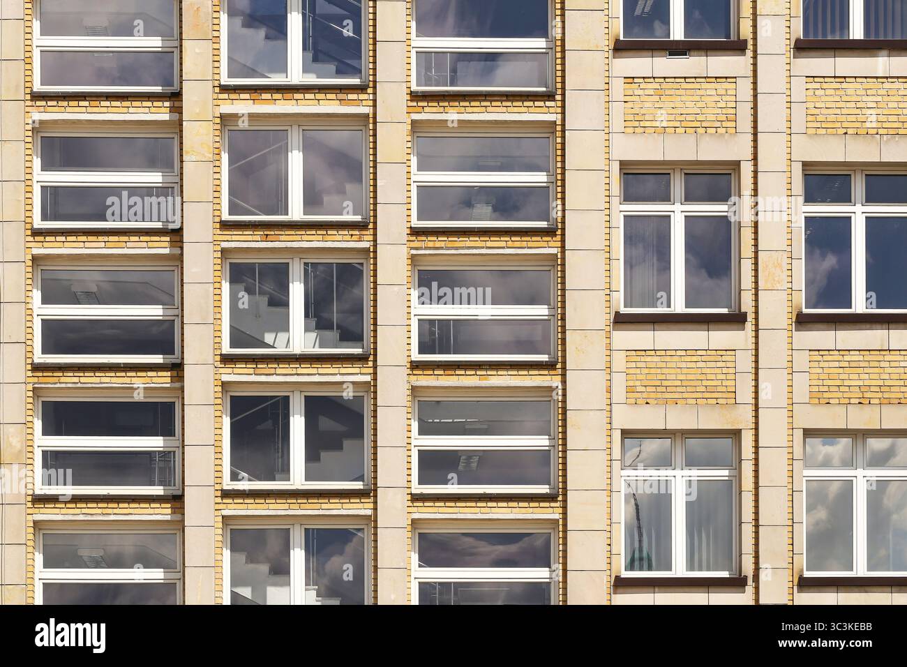 Grid of identical windows hi-res stock photography and images - Alamy