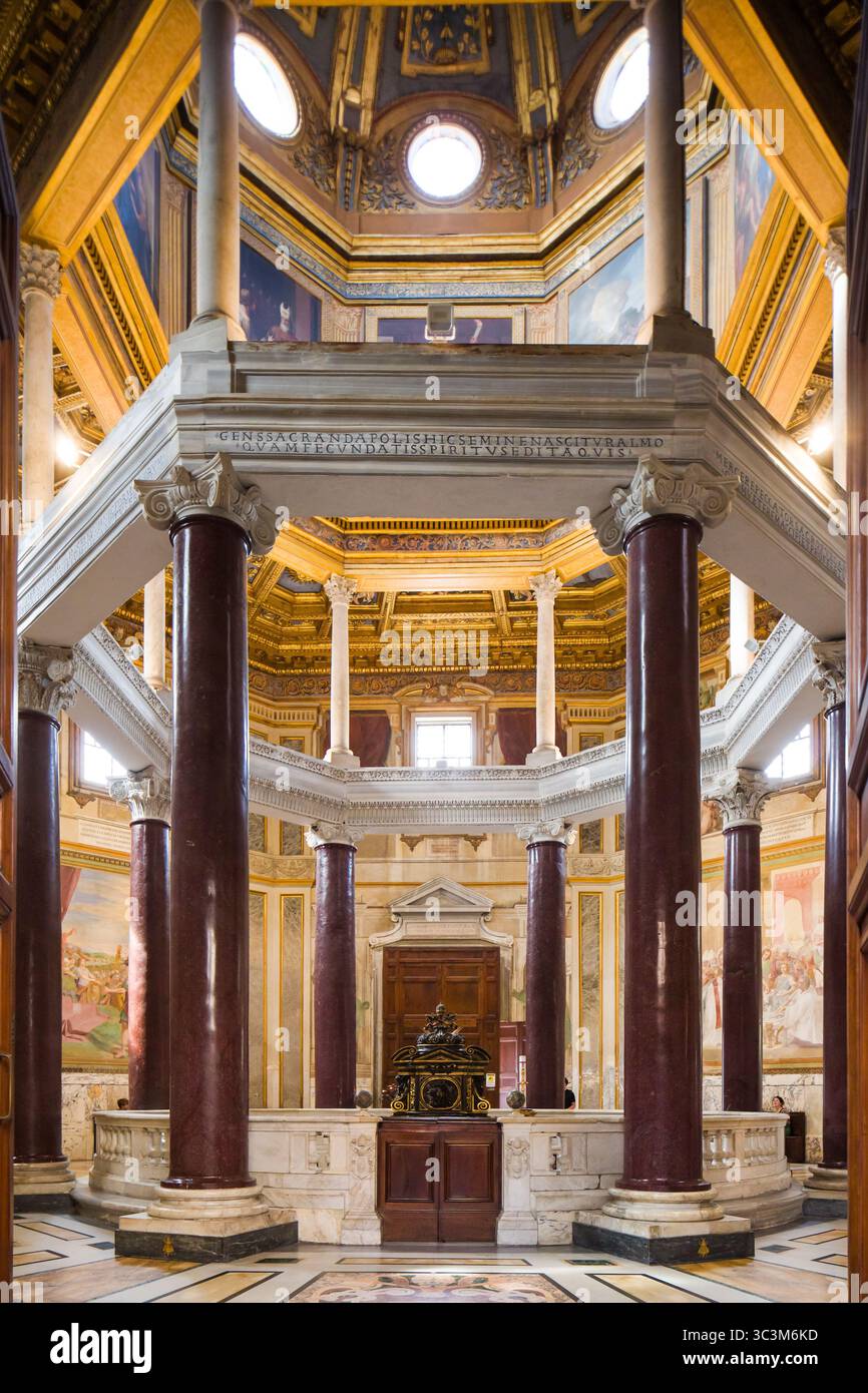 Edificio octagon hi-res stock photography and images - Alamy