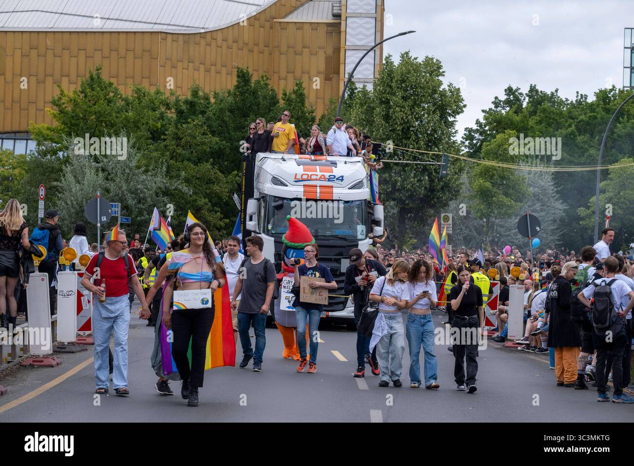 Demonstration Only Demonstration Nie wieder still zum 47. Berliner Christopher Street Day ...