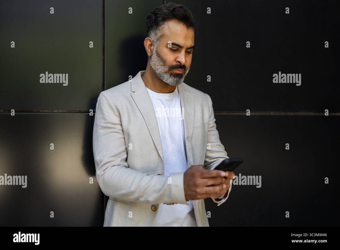 Man in beige blazer hi-res stock photography and images - Alamy