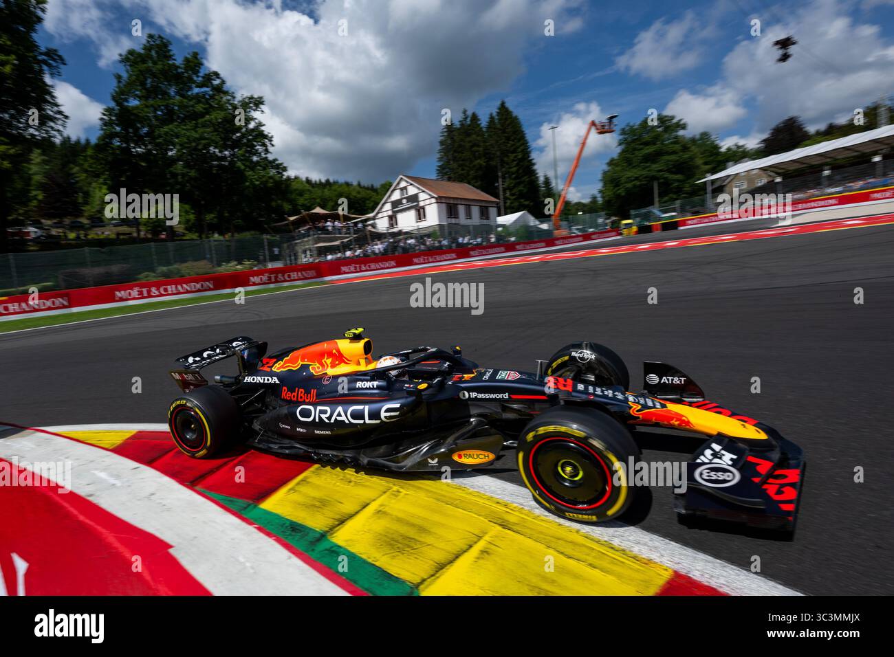 Oracle Red Bull Racing Japan Yuki Tsunoda (Oracle Red Bull Racing, Japan, #22) im RB21 in der Kurve ...