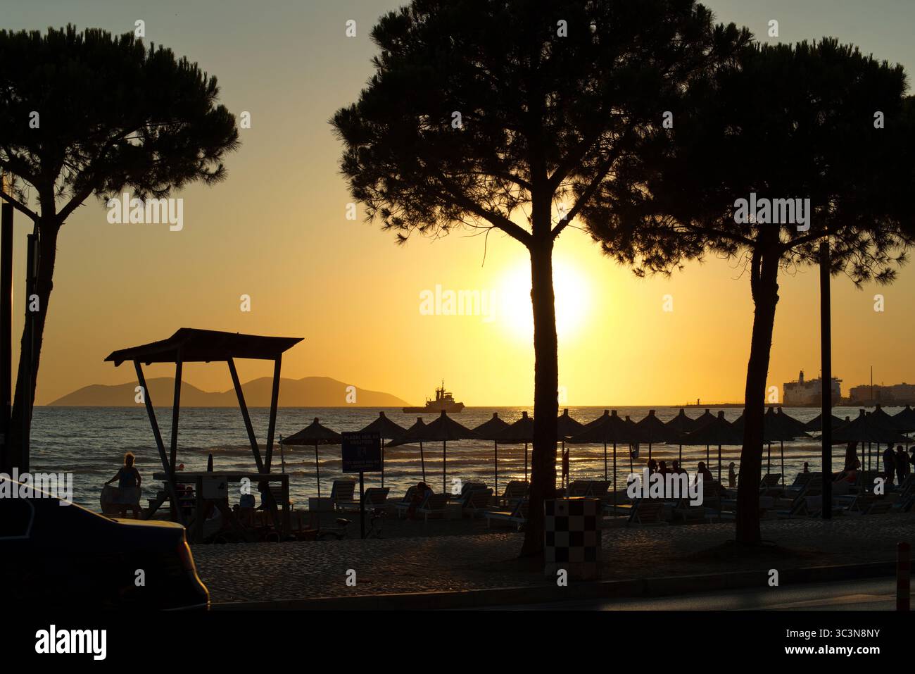 Baia e spiaggia hi-res stock photography and images - Alamy